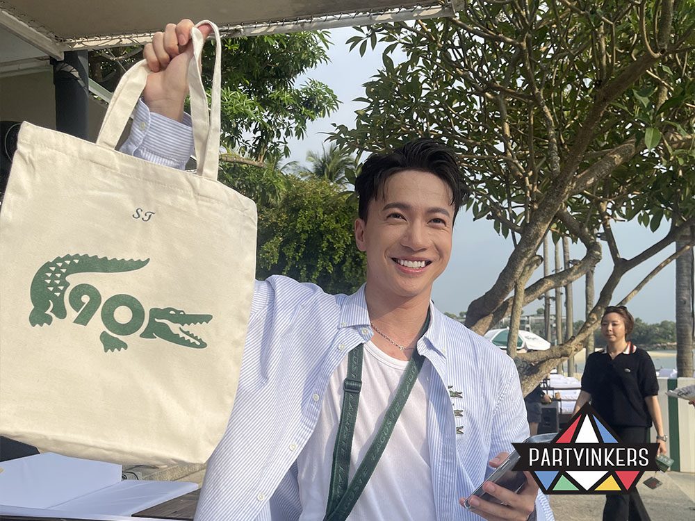One attendees hold up their personalized tote bags featuring custom designs created at a Partyinkers interactive booth during an event. The personalized products highlight how event engagement can be enhanced through interactive and memorable activities.